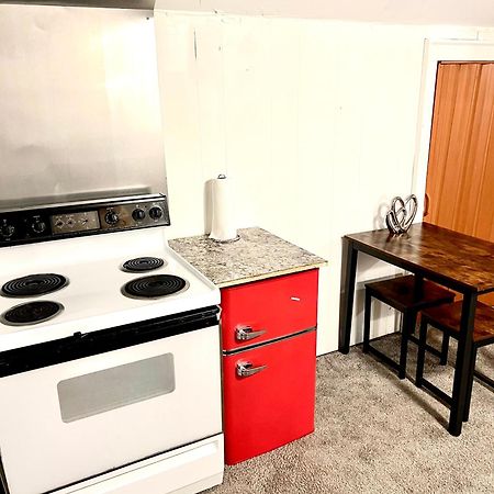 Two Bedroom Villa Studio With Fireplace & Living Room ديترويت المظهر الخارجي الصورة