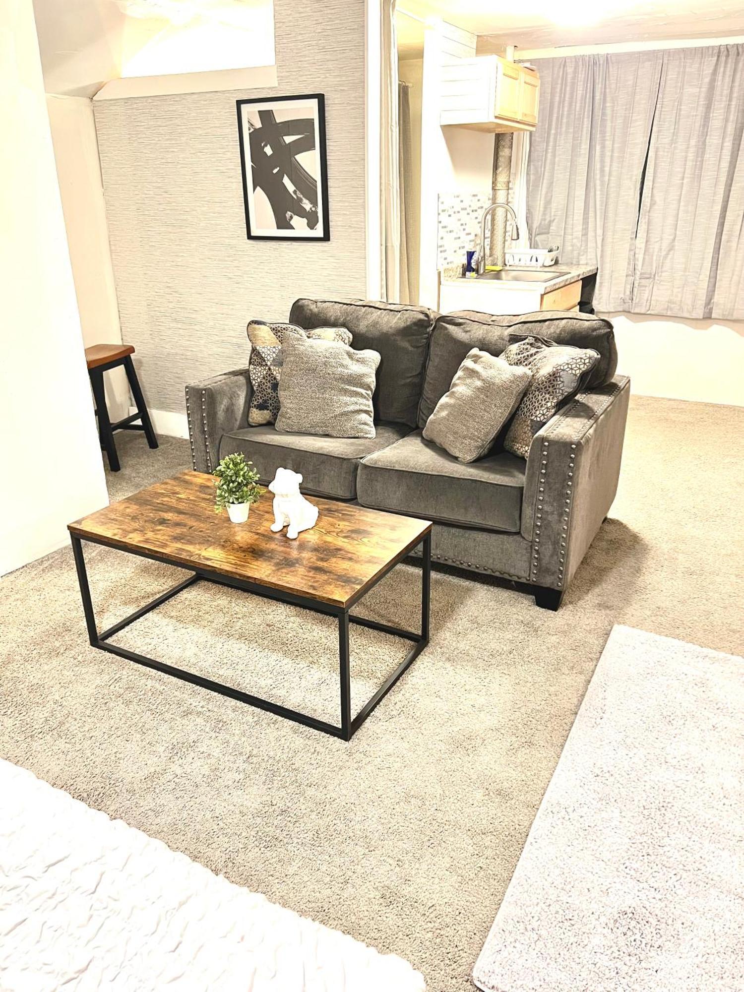 Two Bedroom Villa Studio With Fireplace & Living Room ديترويت المظهر الخارجي الصورة