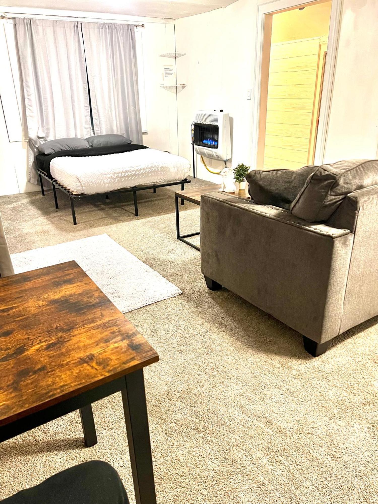 Two Bedroom Villa Studio With Fireplace & Living Room ديترويت المظهر الخارجي الصورة