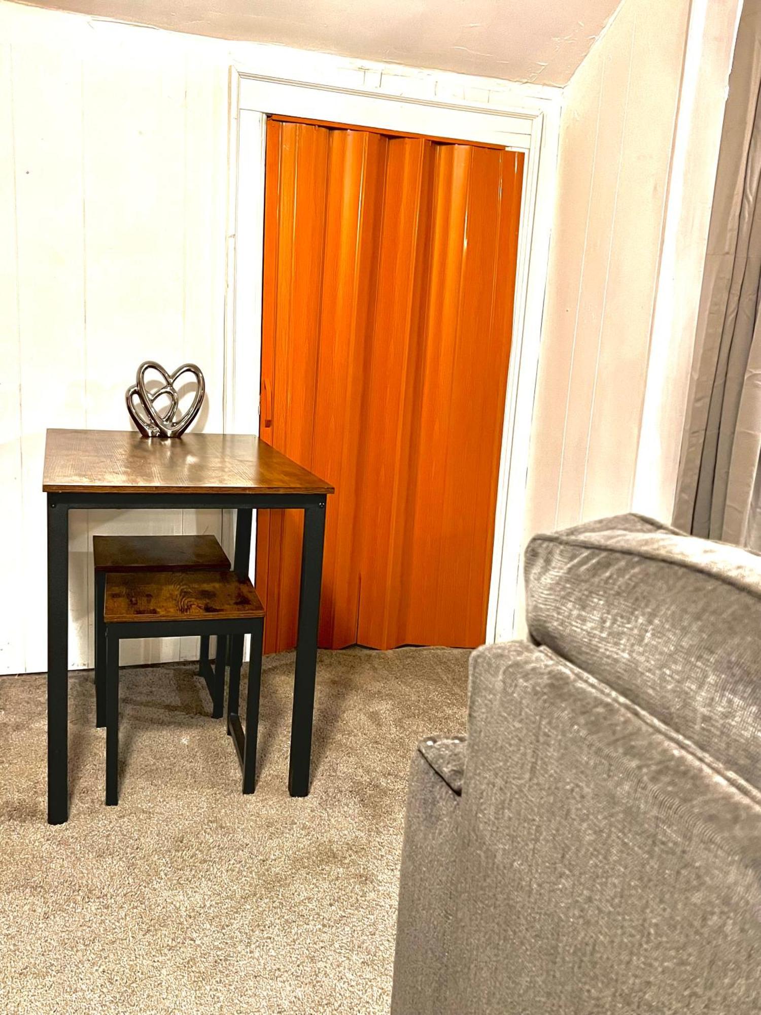 Two Bedroom Villa Studio With Fireplace & Living Room ديترويت المظهر الخارجي الصورة